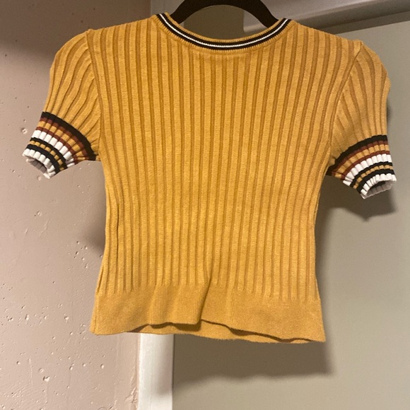 Crop top - Picture 1 of 3